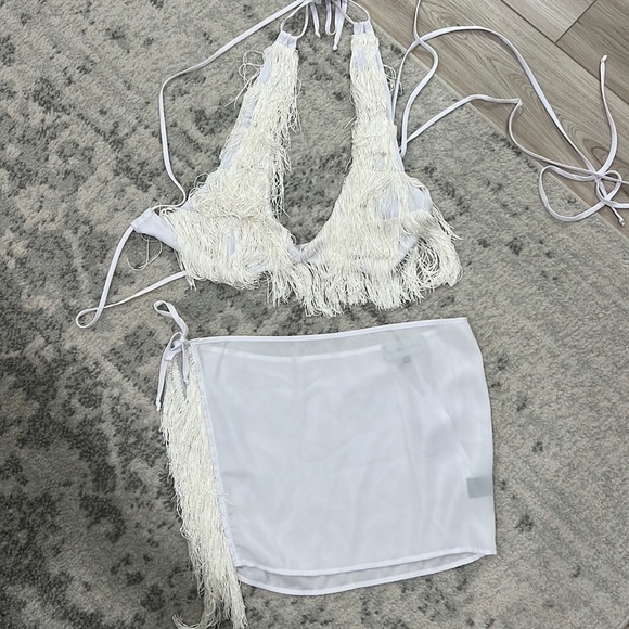 White fringe skirt and crop top - Picture 1 of 3